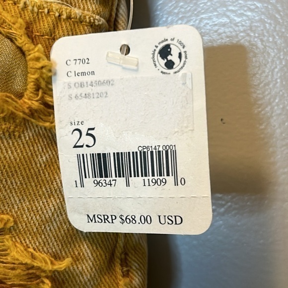 "NWT" FREE PEOPLE WOMEN'S MAGGIE DENIM JEAN SHORTS- YELLOW- SIZE 25‎ - Picture 5 of 12